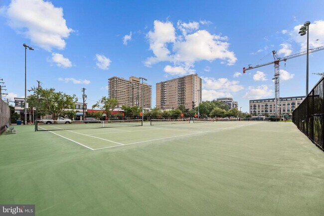 Building Photo - 925 N Fairfax St