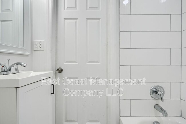 Building Photo - 1153 Sargeant St