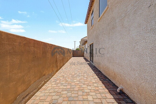 Building Photo - 599 S Buena Vista Ct