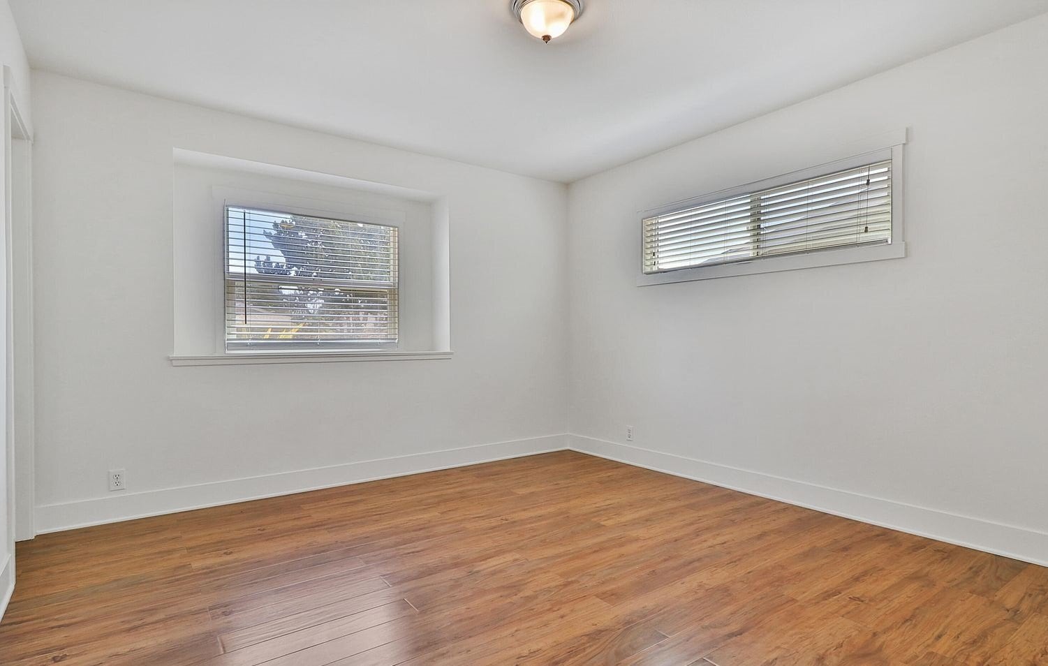 Building Photo - 1917 Hobart Dr