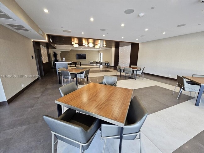 Building Photo - 20225 NE 34th Ct