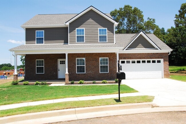 Primary Photo - Fairview Station Home - Spacious and Styli...