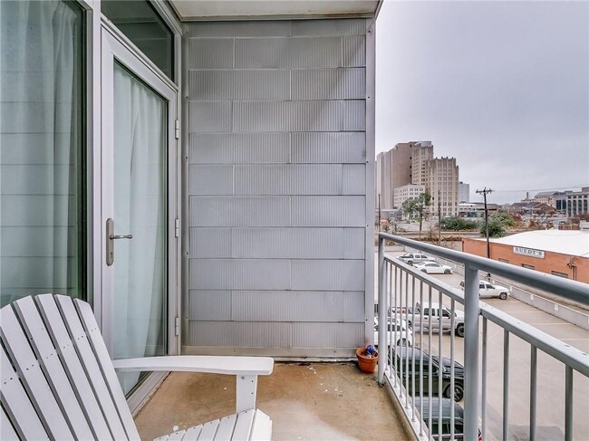 Building Photo - 1 NE 2nd St