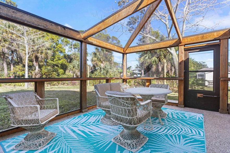 Building Photo - 366 34th Ct SW