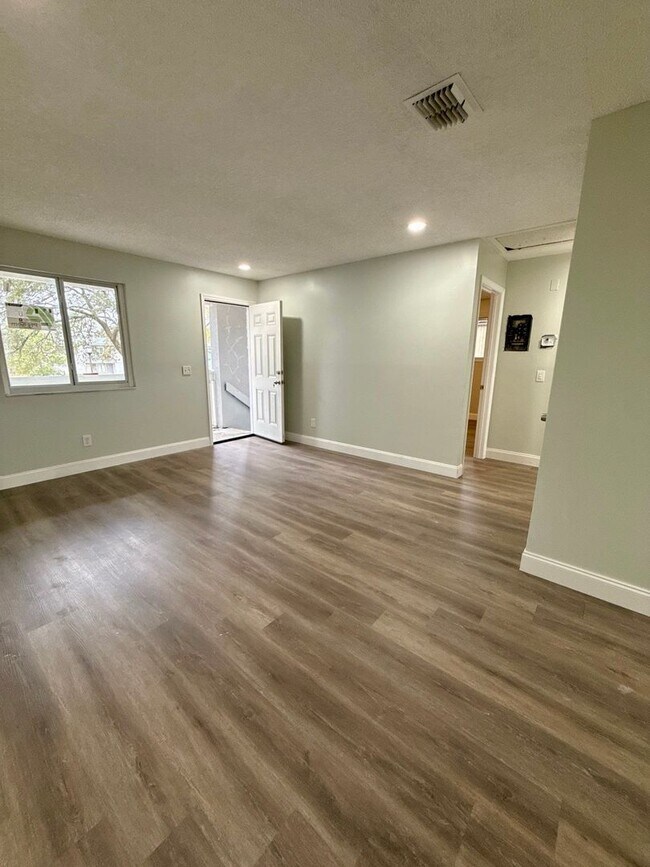 Building Photo - 5035 Westchase Ct