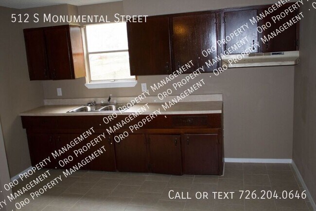 Building Photo - 512 S Monumental St