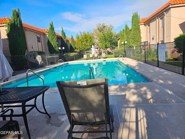 Building Photo - 252 Shadow Mountain Dr