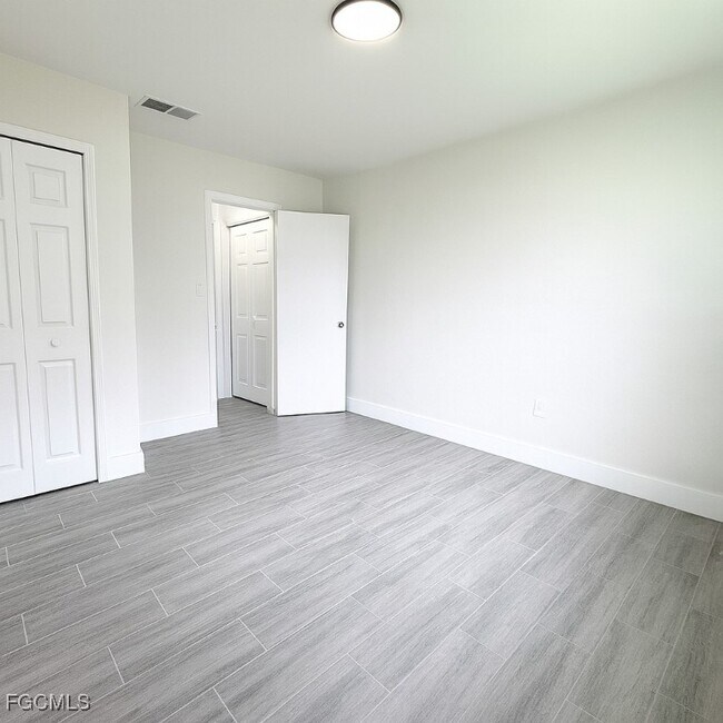 Building Photo - 581 Wood Ave