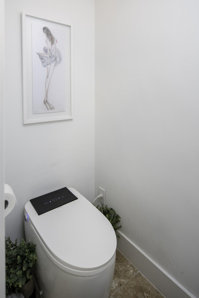 Building Photo - 576 Westree Ln