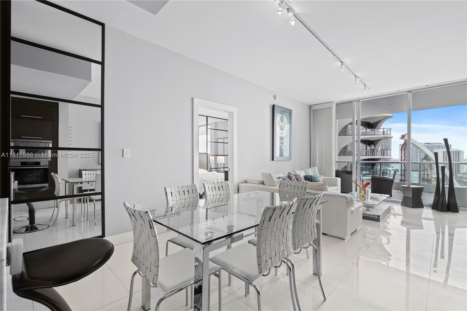 Building Photo - 900 Biscayne Blvd