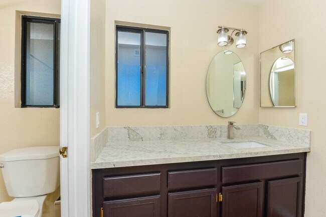 Building Photo - Remodeled Home in Cimarron with Amazing Vi...