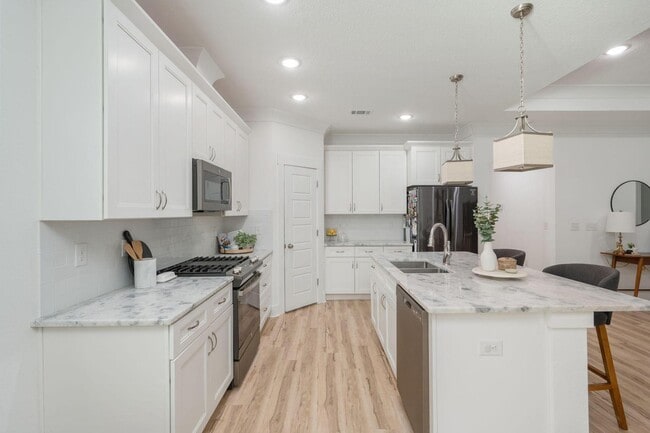 Building Photo - 667 Red Fern Rd