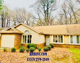 Building Photo - Amazing 3 Bedroom 2 Bath located in the Ch...