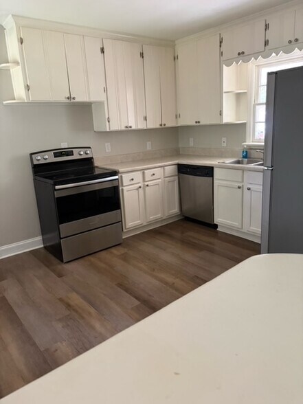 Building Photo - 3539 Honeysuckle Rd