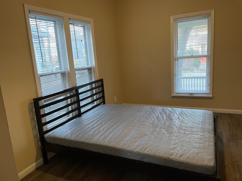 Building Photo - 705 W California Ave