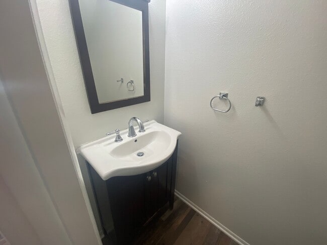 Building Photo - Nice 3 bedroom townhome in Aurora