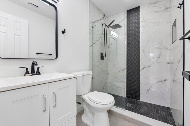 Building Photo - 2416 NW 98th Ln