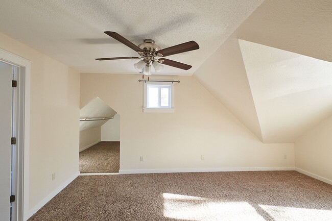 Building Photo - Lincoln