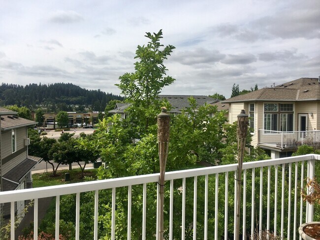 Building Photo - Gorgeous 2BD Condo in Desirable Progress Ridge Location!  High End Finishes, Great View!