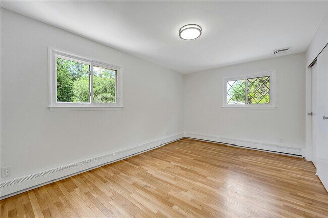 Building Photo - 77 Greenwood Ln