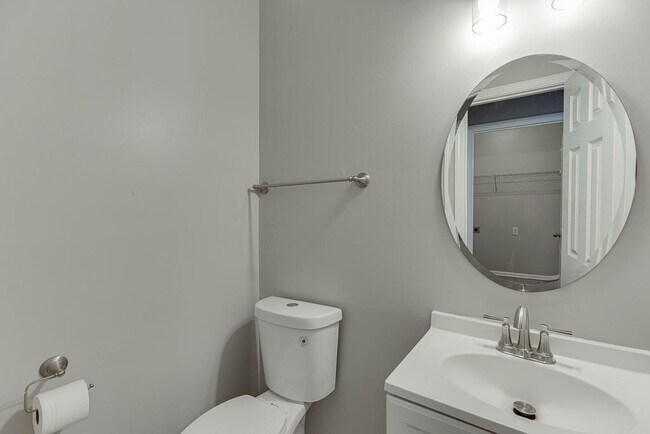 Building Photo - 678 Clairidge Elm Trail SW