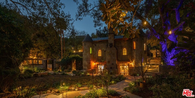 Building Photo - 8978 Wonderland Ave