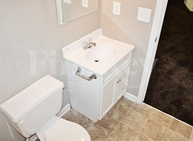 Building Photo - 8748 Woodpointe Cir