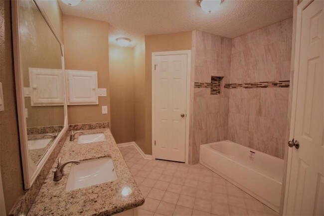 Building Photo - 2618 Quarry Hill Rd