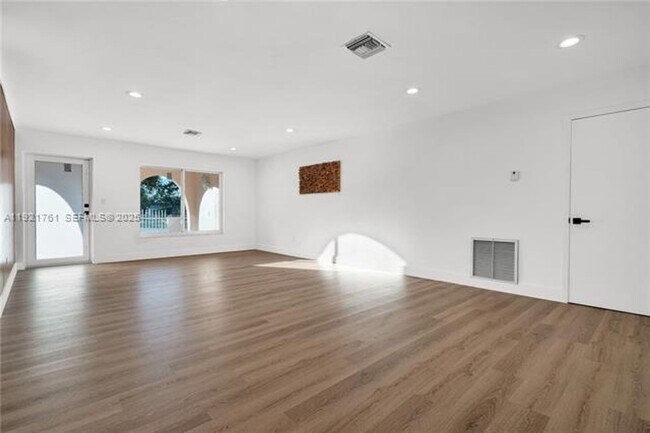 Building Photo - 4701 SW 104th Ct