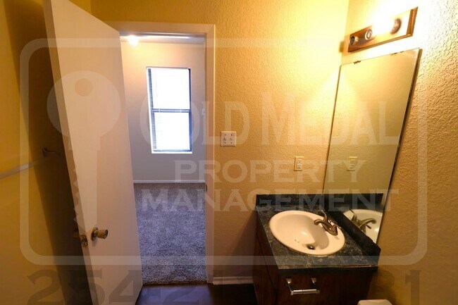 Building Photo - 1106 Leslie Cir