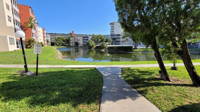 Building Photo - 1690 NE 191st St