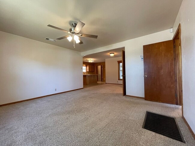 Building Photo - Cozy 3-Bed, 2-Bath Retreat in Serene Neigh...