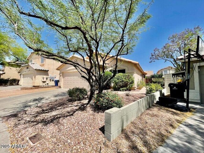 Building Photo - 2312 E Wescott Dr