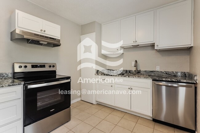 Building Photo - 4017 Dogwood Dr