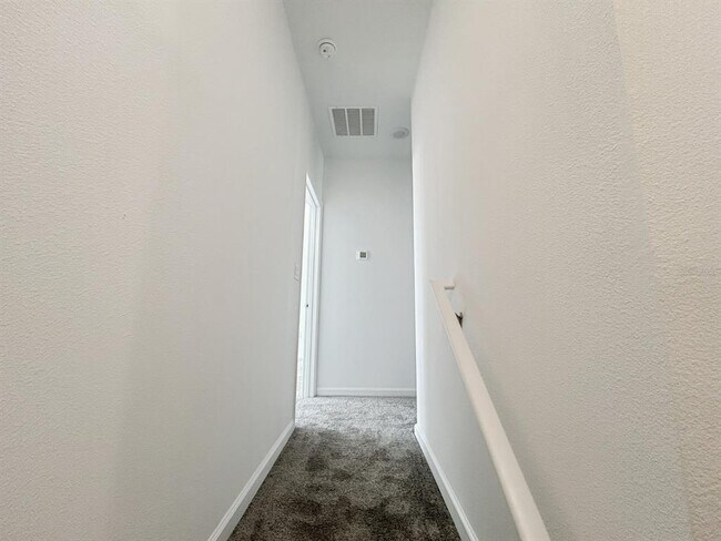 Building Photo - 2426 Skyline Lp