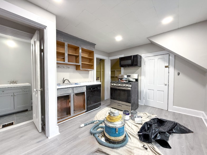 Building Photo - 173 Elm St