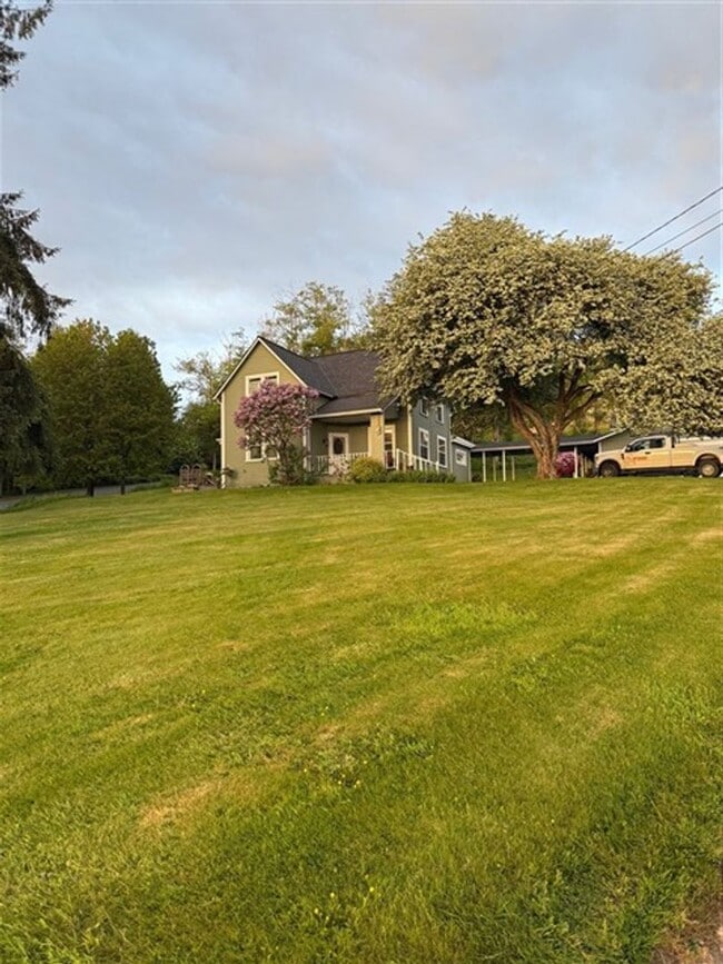 Building Photo - 4 Bedroom, 1 Bathroom Home in Bow!