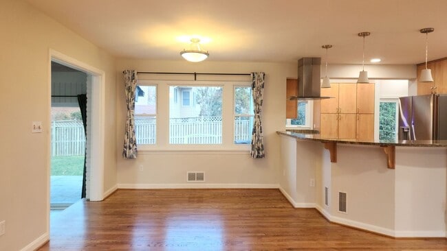 Building Photo - Beautiful Ft Hunt Area Home