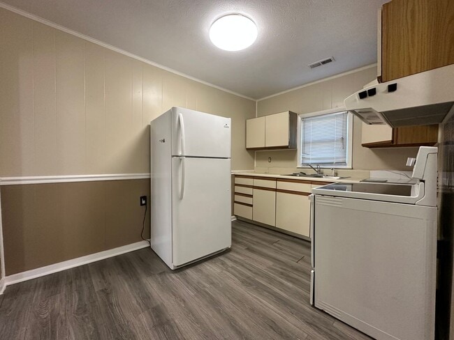 Building Photo - 717 Plantation Rd