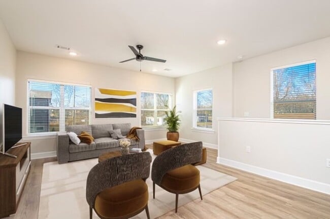 Building Photo - 2 Bed 2 Bath 2 Car Garage Townhome in Rock...