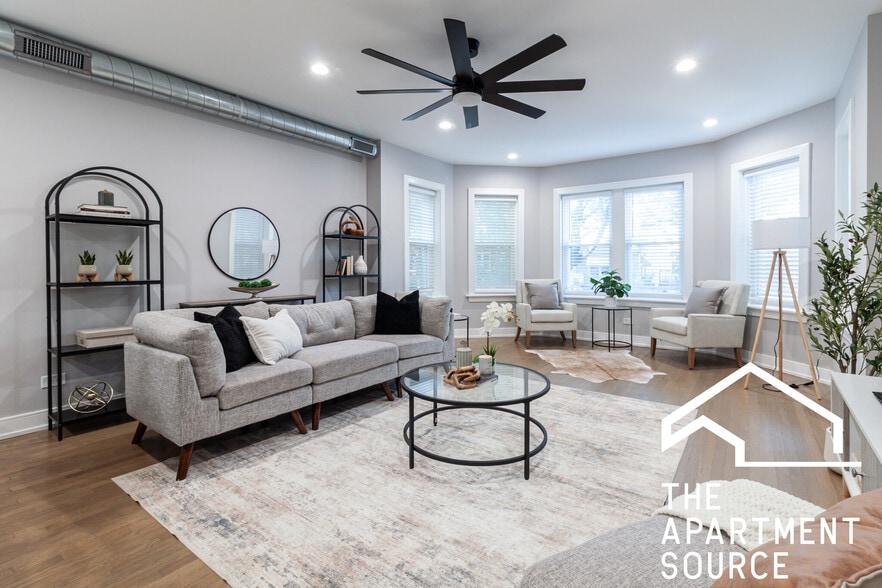 Building Photo - 2641 W Carmen Ave