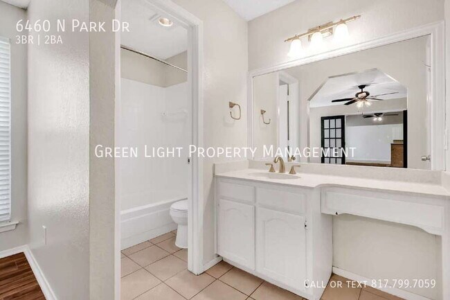 Building Photo - 6460 N Park Dr