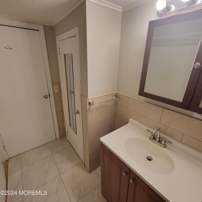 Building Photo - 38 Main St