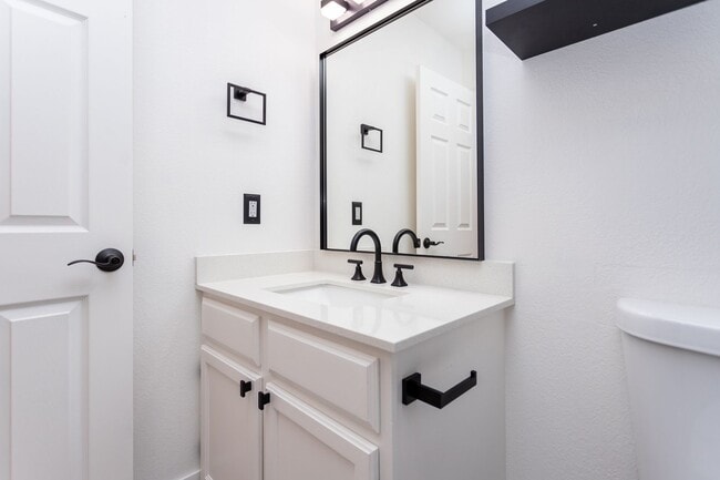 Building Photo - Cozy 2 bedroom, 1 bathroom retreat in a Gated Community!