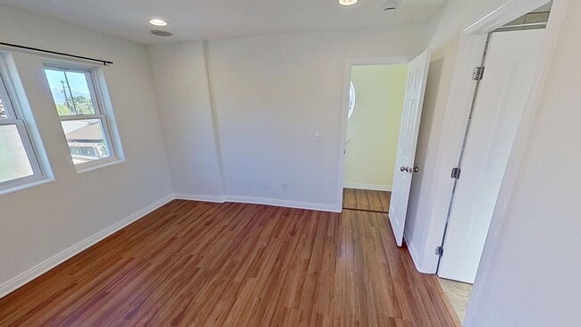 Building Photo - 415 W De La Guerra St