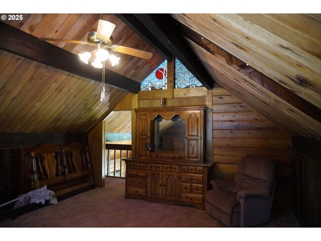 Building Photo - Cedar Built Home on Acreage for Lease in La Center