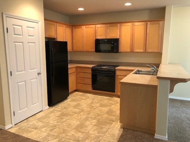 Building Photo - 6552 NE Deer Run St