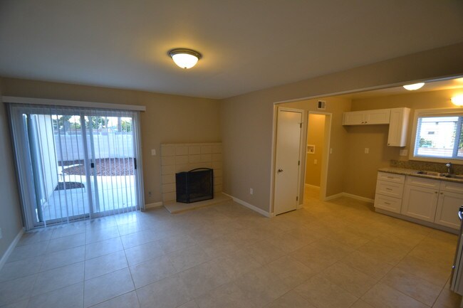 Building Photo - 1410 E Abila St