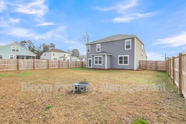 Building Photo - 205 Maple Hl Dr