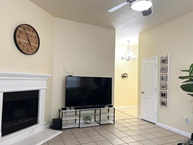 Building Photo - 625 Hutchins Dr